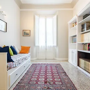 Apartment Santa Maria Novella 4 Bedrooms By Mmega, Florence